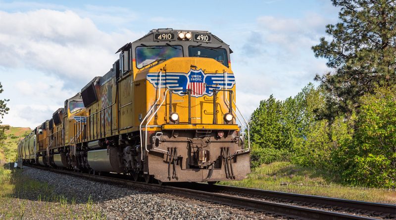 Union Pacific and Norfolk Southern trains merge to form a coast-to-coast freight rail network
