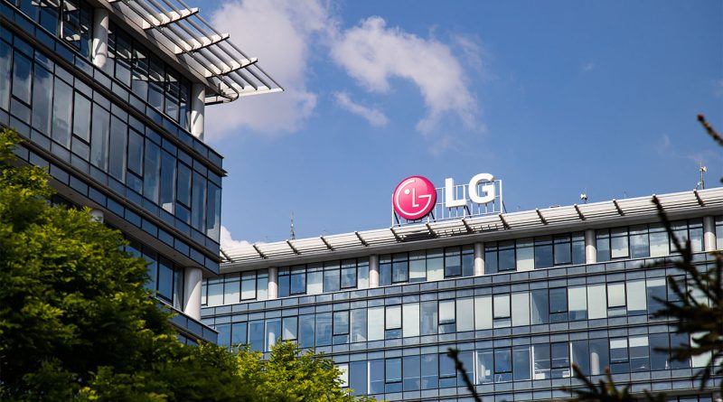 Mercedes-Benz secures $11B long-term battery supply deal with LG Energy Solution for EV production.